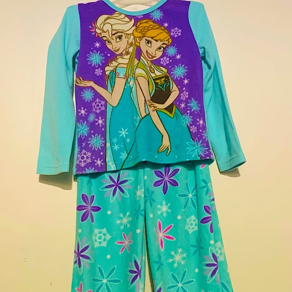 Girl’s Frozen Plush Robe & 2 Piece Fleece Pajama Set - Picture 4 of 12